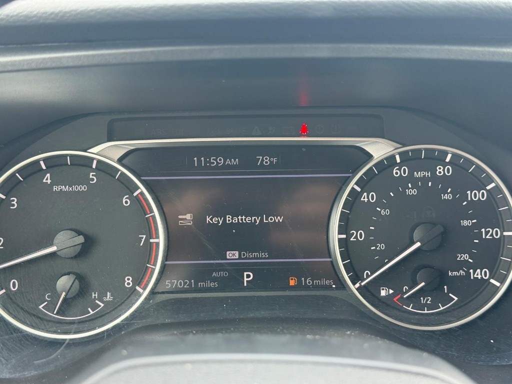 Nissan Rogue Vehicle Full-screen Gallery Image 23