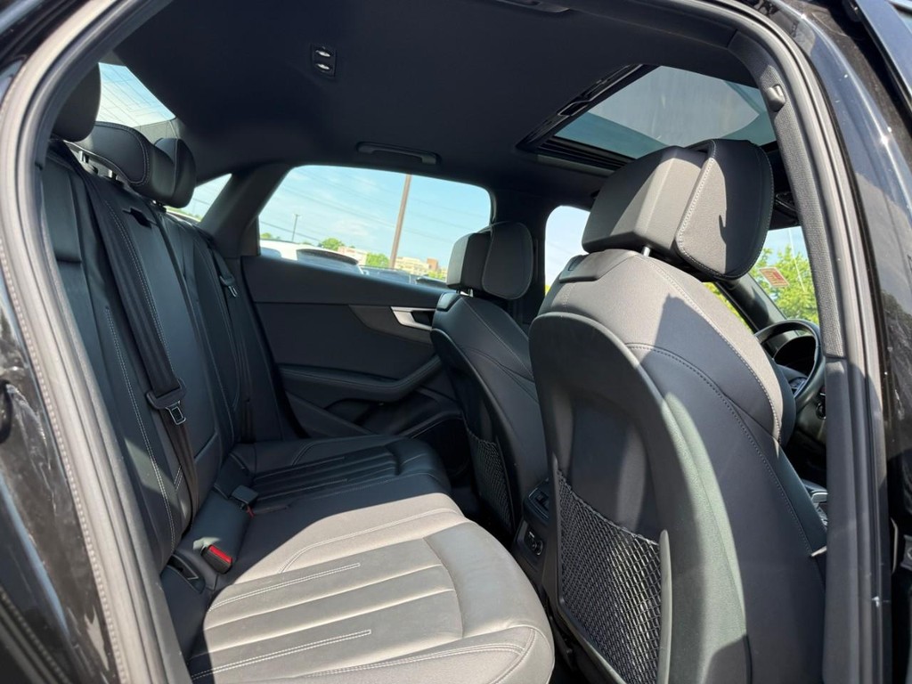 Audi A4 Sedan Vehicle Full-screen Gallery Image 10
