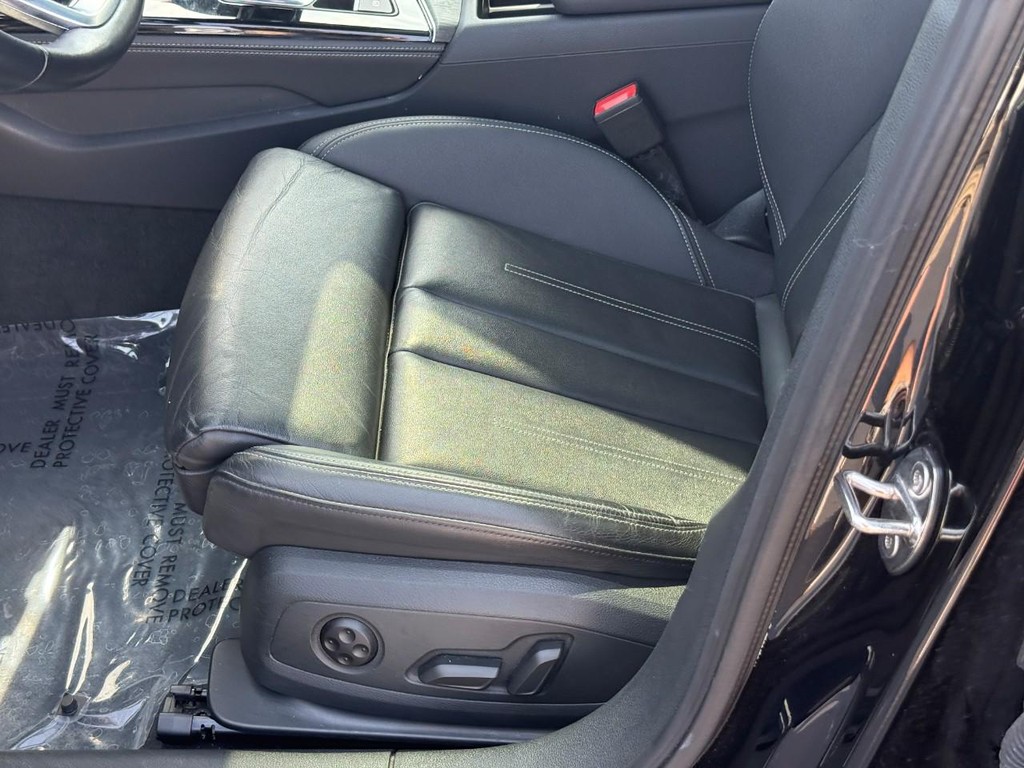 Audi A4 Sedan Vehicle Full-screen Gallery Image 13