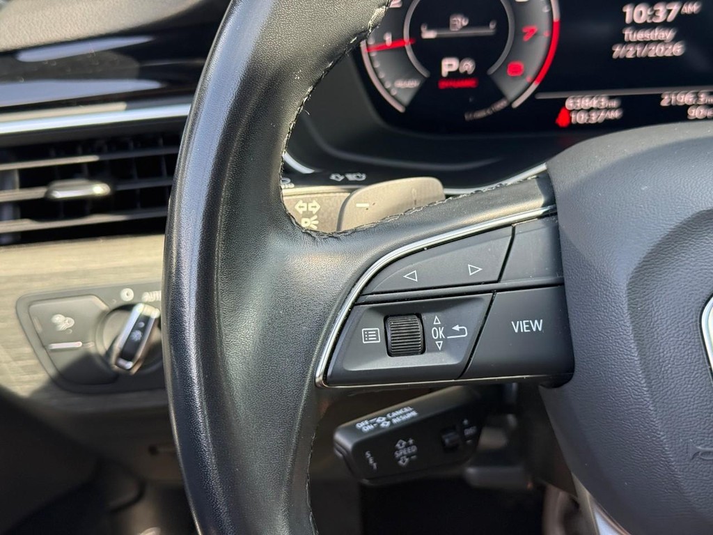 Audi A4 Sedan Vehicle Full-screen Gallery Image 15