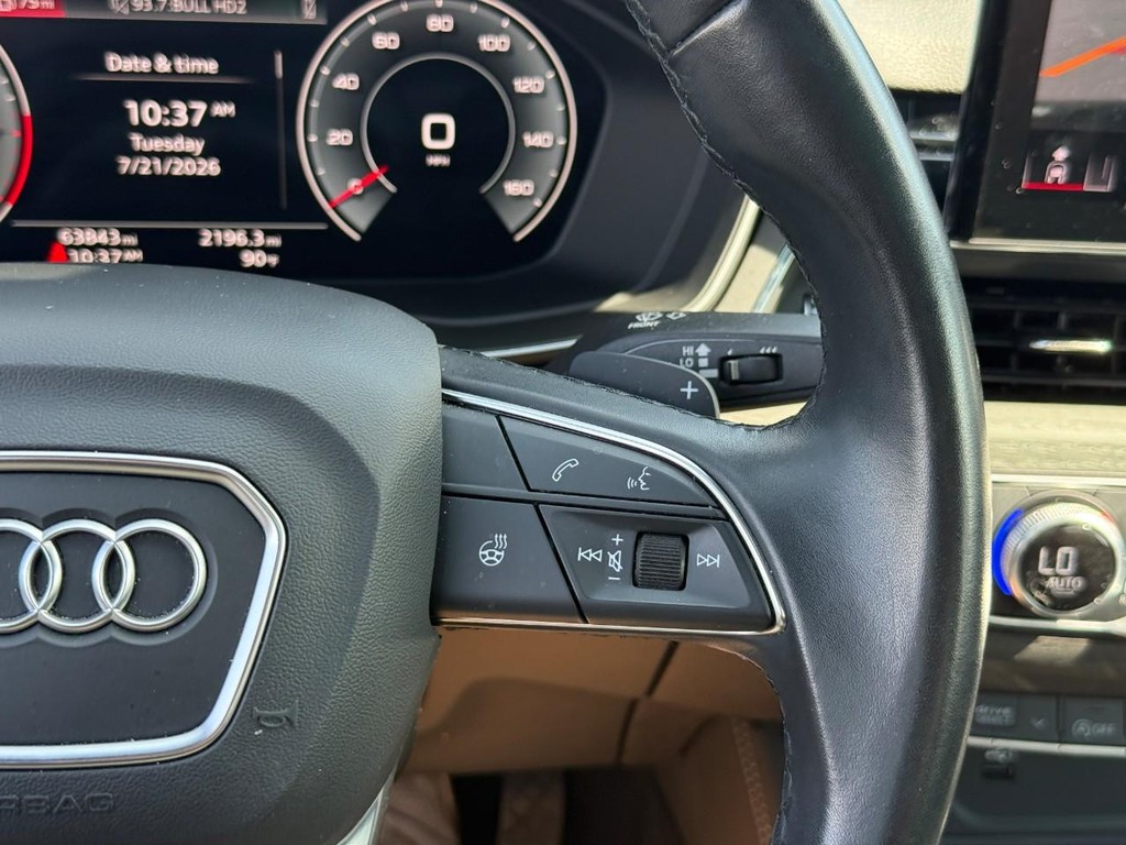 Audi A4 Sedan Vehicle Full-screen Gallery Image 16