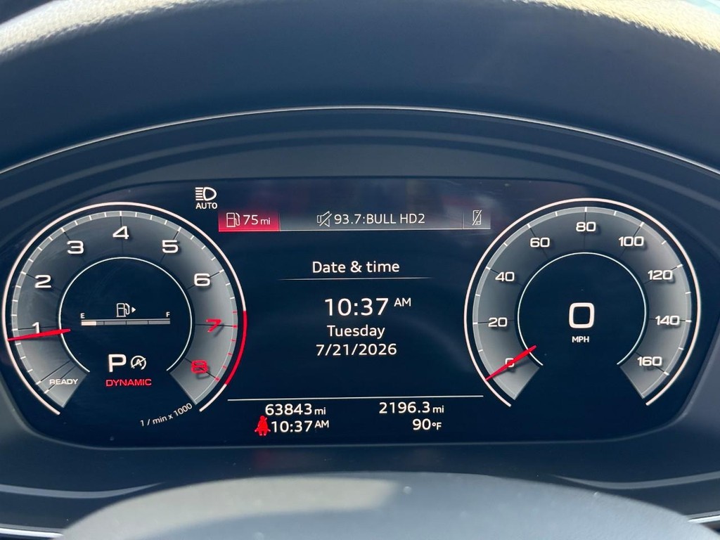 Audi A4 Sedan Vehicle Full-screen Gallery Image 17