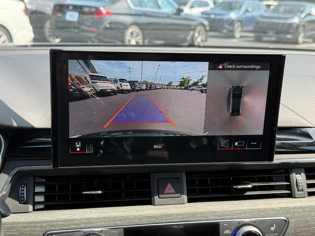 Audi A4 Sedan Vehicle Full-screen Gallery Image 20