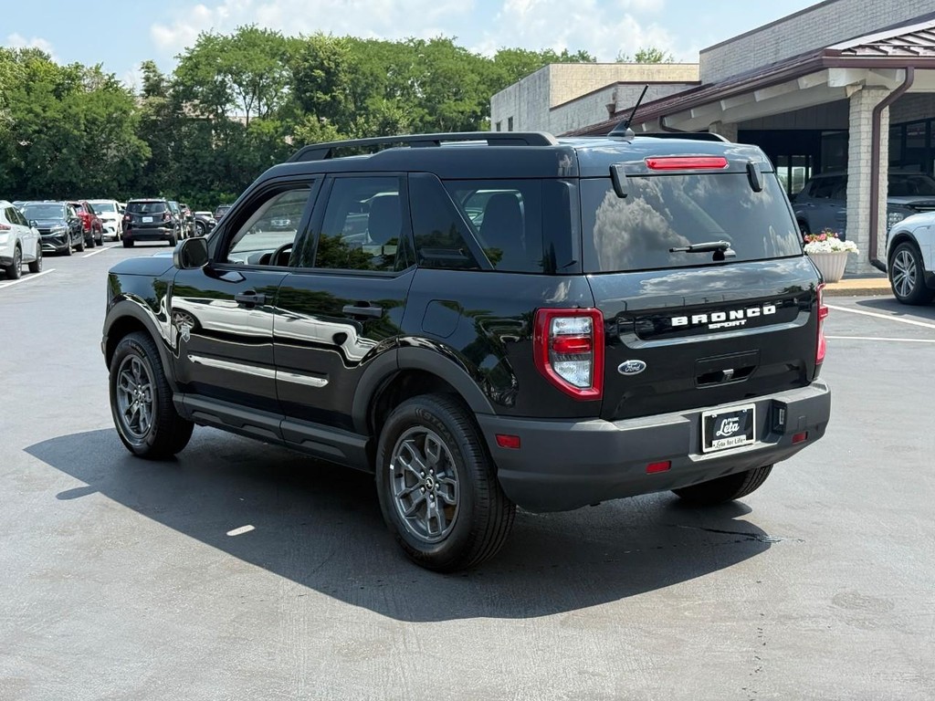 Ford Bronco Sport Vehicle Full-screen Gallery Image 04
