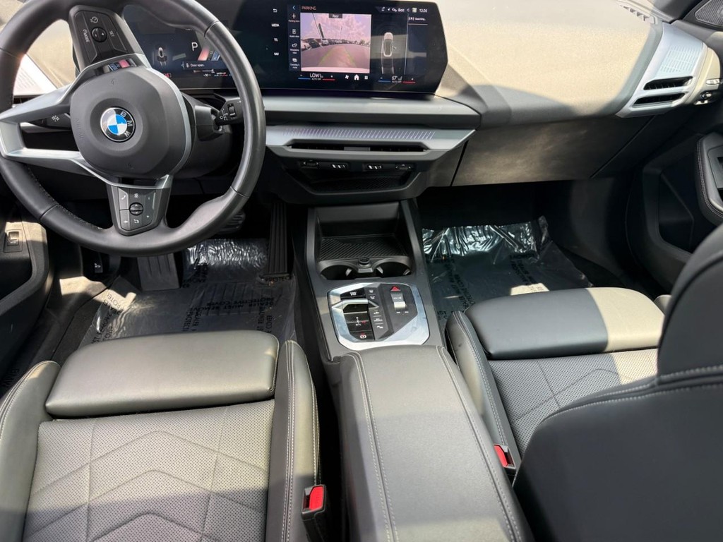 BMW 2 Series Vehicle Full-screen Gallery Image 12