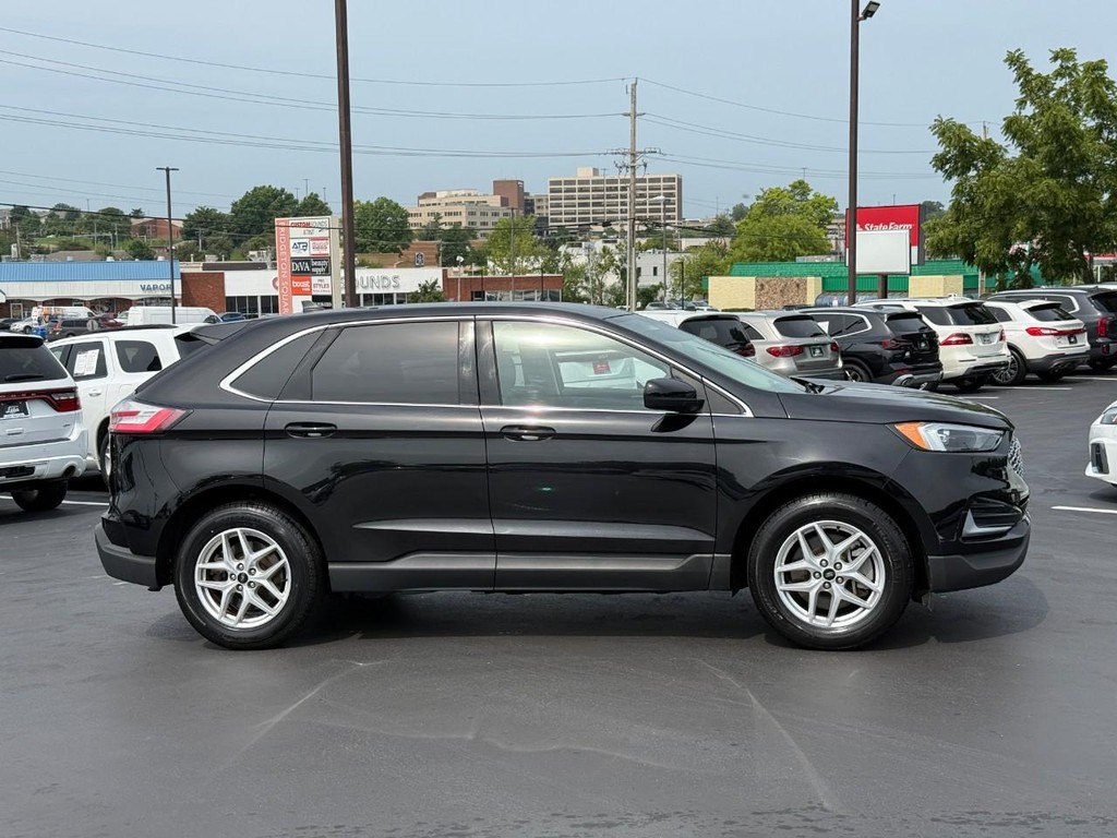 Ford Edge Vehicle Full-screen Gallery Image 02