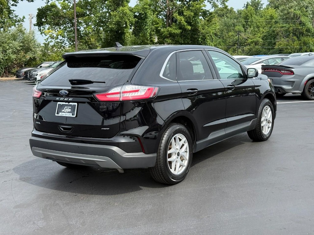 Ford Edge Vehicle Full-screen Gallery Image 03