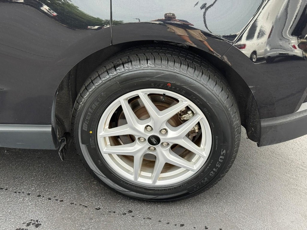 Ford Edge Vehicle Full-screen Gallery Image 05
