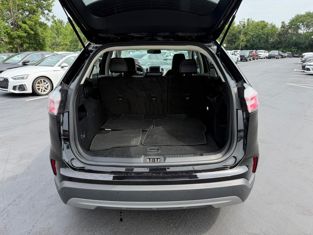 Ford Edge Vehicle Full-screen Gallery Image 07