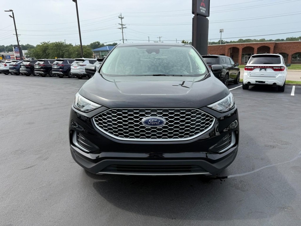 Ford Edge Vehicle Full-screen Gallery Image 10