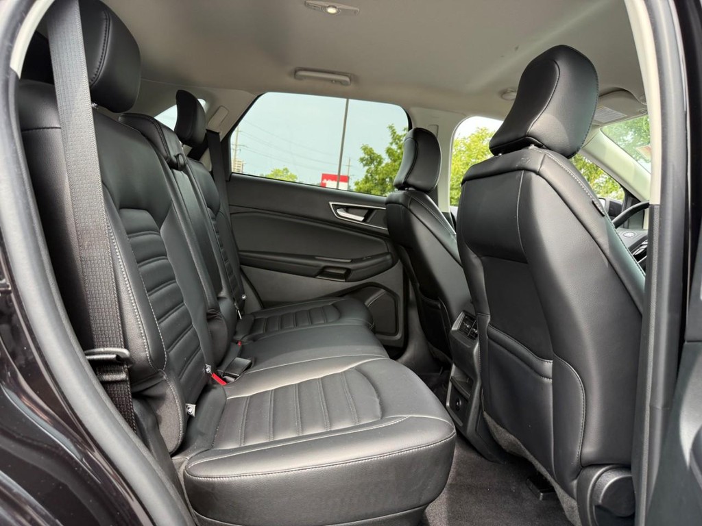 Ford Edge Vehicle Full-screen Gallery Image 11