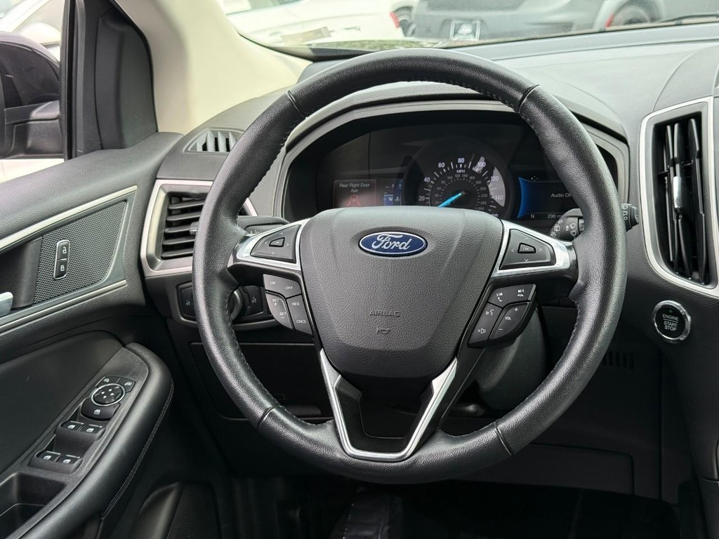 Ford Edge Vehicle Full-screen Gallery Image 13