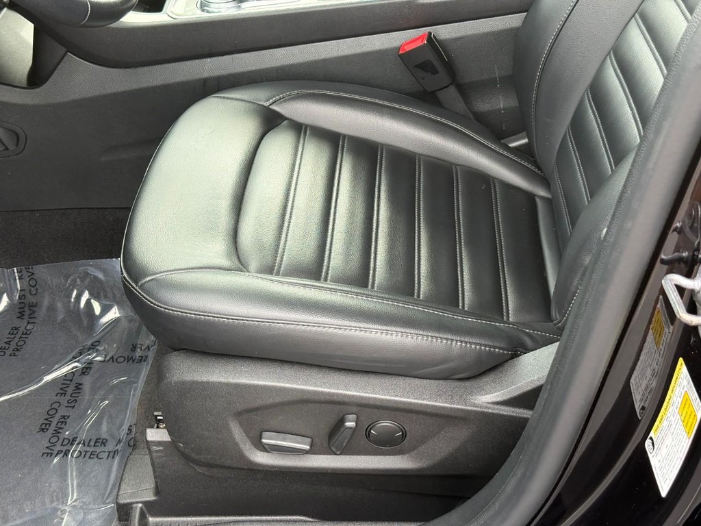 Ford Edge Vehicle Full-screen Gallery Image 18