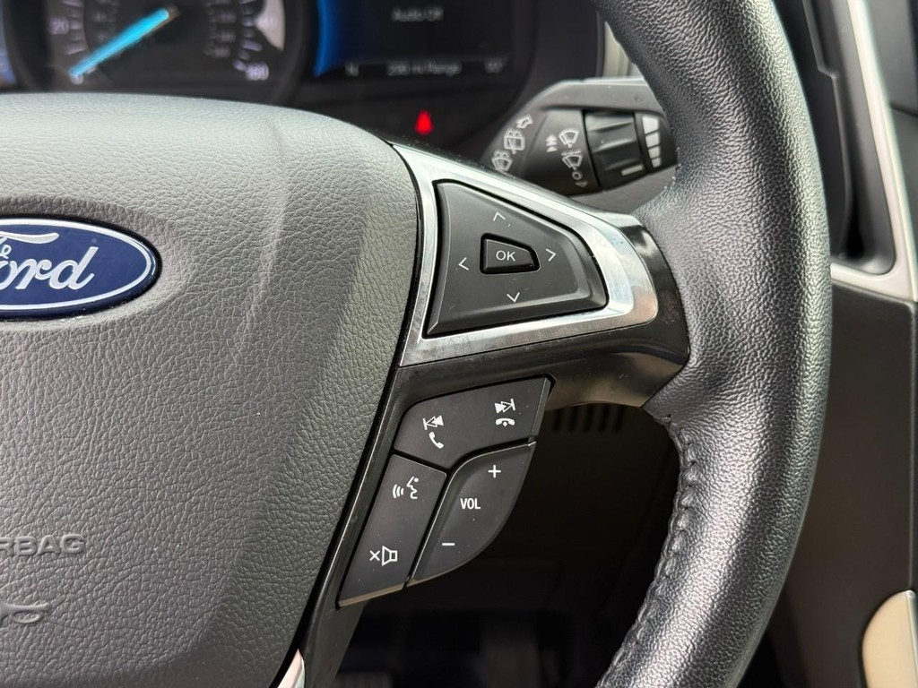 Ford Edge Vehicle Full-screen Gallery Image 21