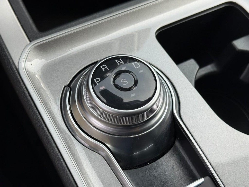 Ford Edge Vehicle Full-screen Gallery Image 23
