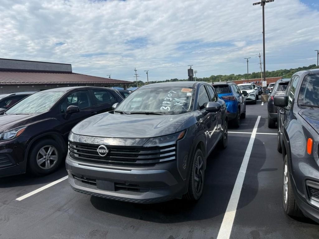 Nissan Kicks Vehicle Full-screen Gallery Image 10