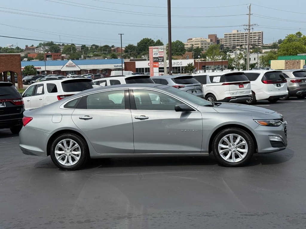 Chevrolet Malibu Vehicle Full-screen Gallery Image 02