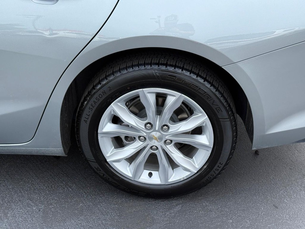 Chevrolet Malibu Vehicle Full-screen Gallery Image 05