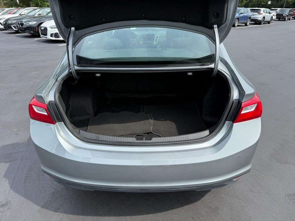 Chevrolet Malibu Vehicle Full-screen Gallery Image 06