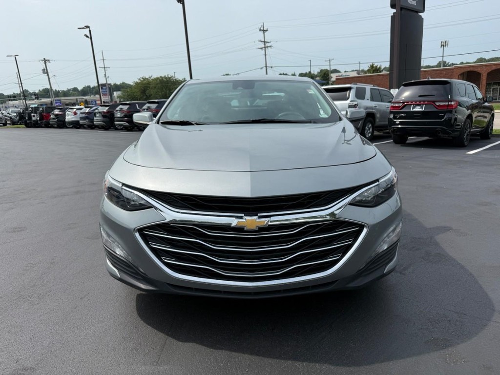 Chevrolet Malibu Vehicle Full-screen Gallery Image 09