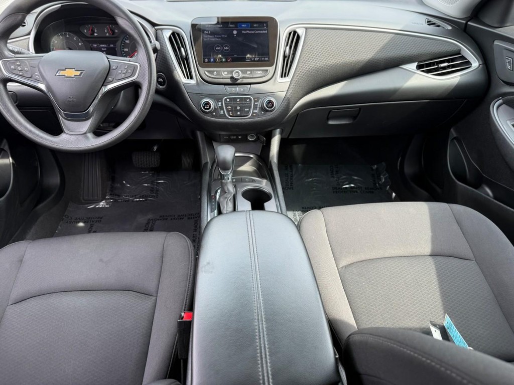Chevrolet Malibu Vehicle Full-screen Gallery Image 11