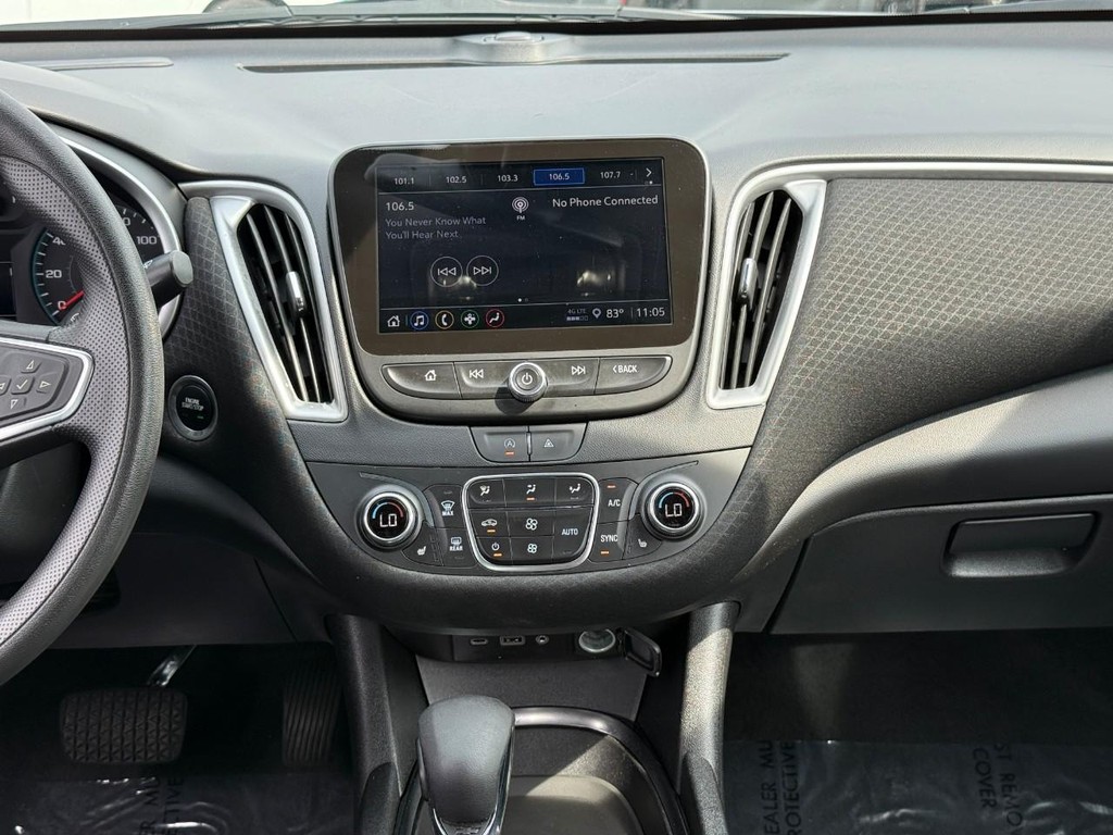 Chevrolet Malibu Vehicle Full-screen Gallery Image 13
