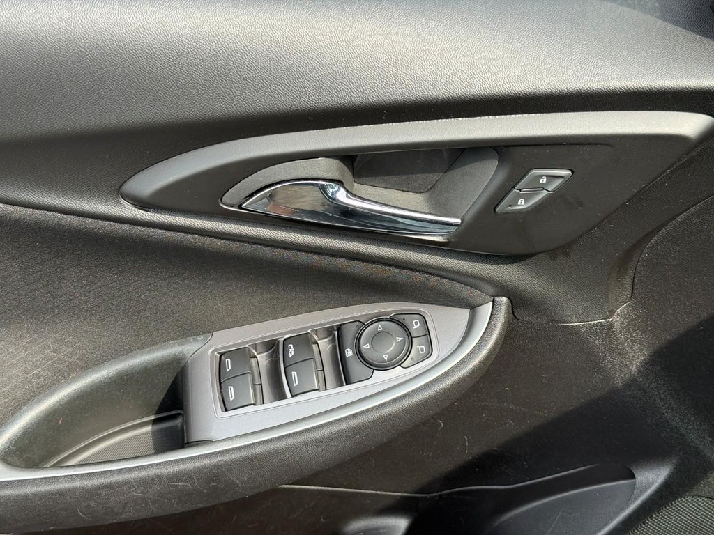 Chevrolet Malibu Vehicle Full-screen Gallery Image 15