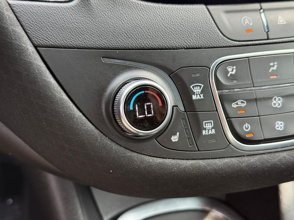 Chevrolet Malibu Vehicle Full-screen Gallery Image 22