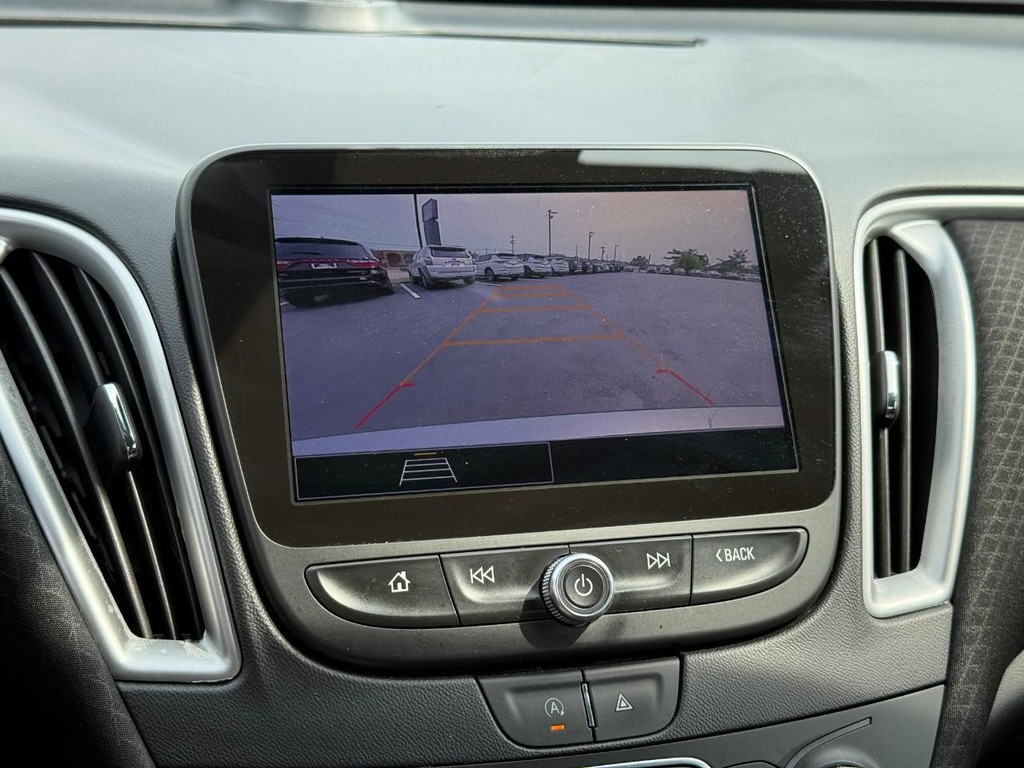 Chevrolet Malibu Vehicle Full-screen Gallery Image 23