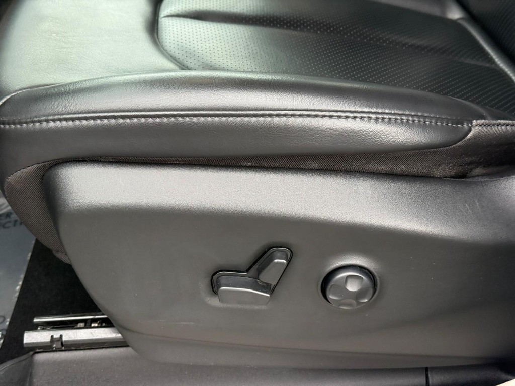 Chrysler Pacifica Vehicle Full-screen Gallery Image 18
