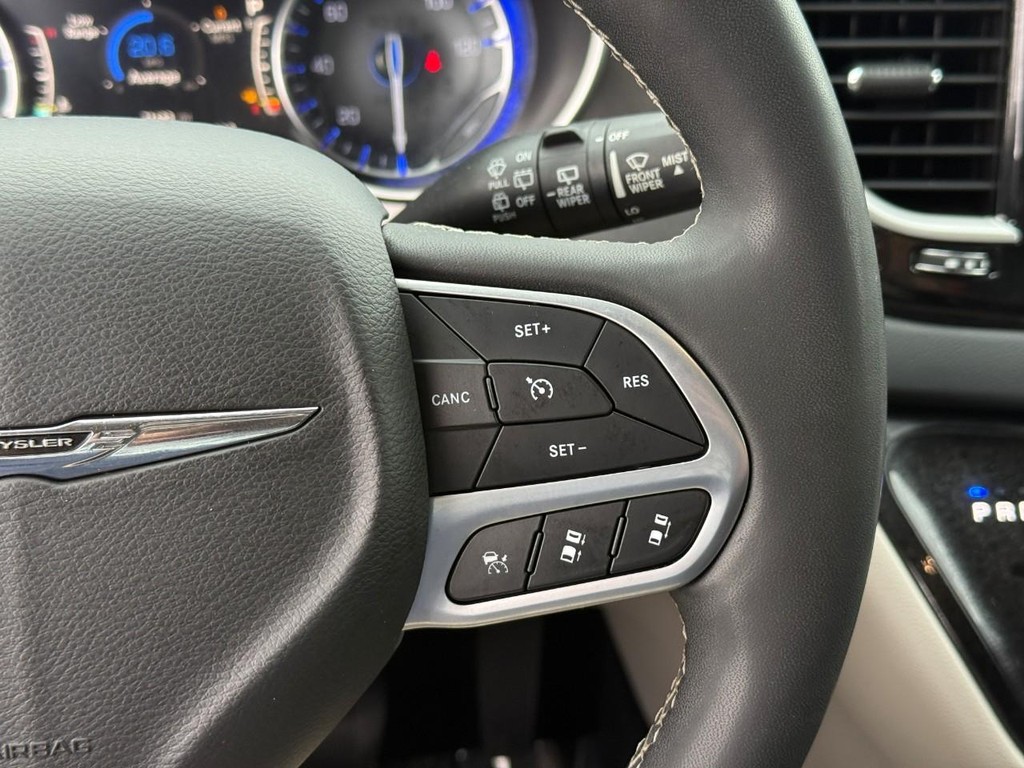 Chrysler Pacifica Vehicle Full-screen Gallery Image 20