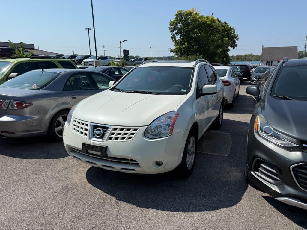 Nissan Rogue Vehicle Full-screen Gallery Image 02