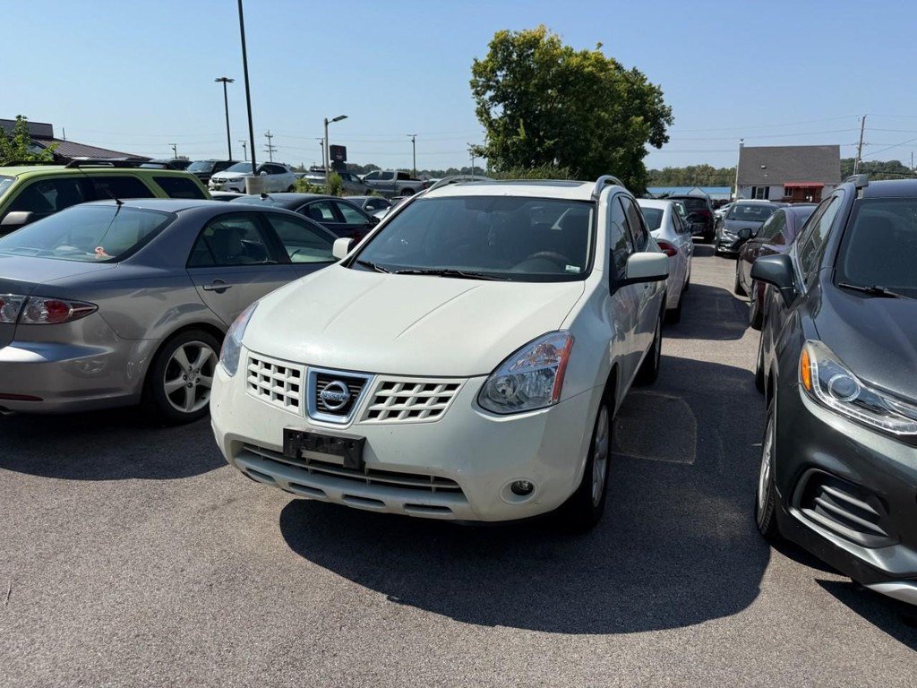 Nissan Rogue Vehicle Full-screen Gallery Image 03