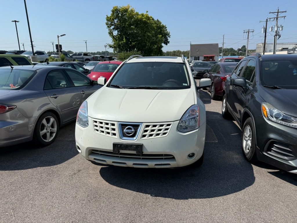 Nissan Rogue Vehicle Full-screen Gallery Image 04