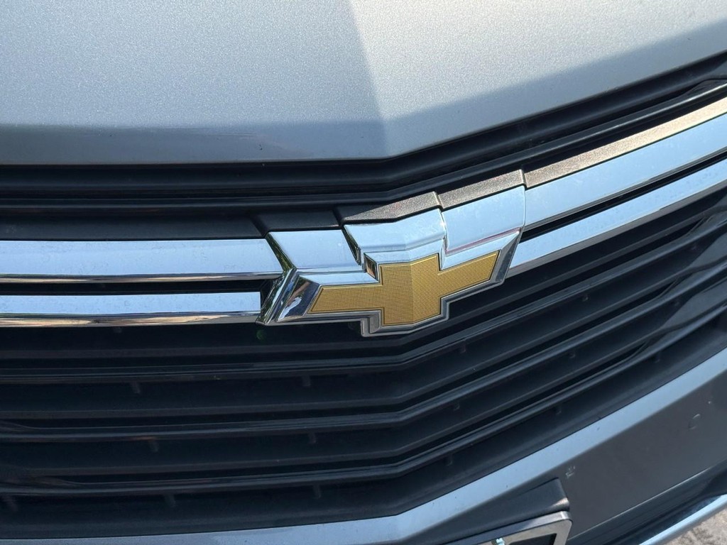 Chevrolet Equinox Vehicle Full-screen Gallery Image 10