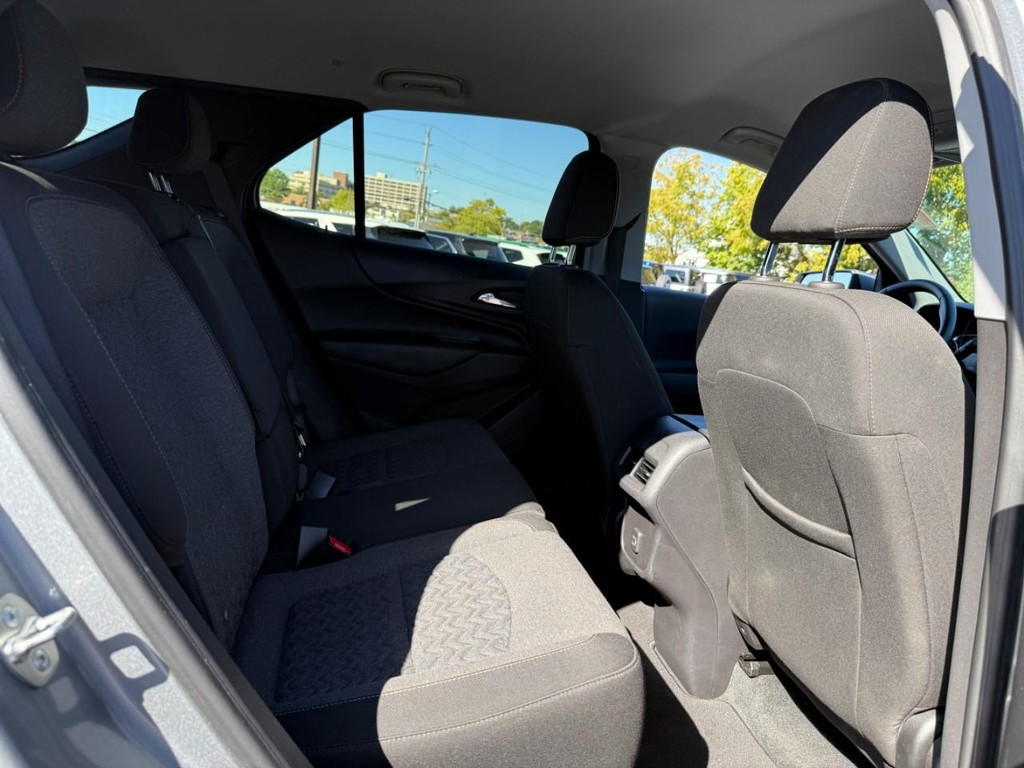 Chevrolet Equinox Vehicle Full-screen Gallery Image 11