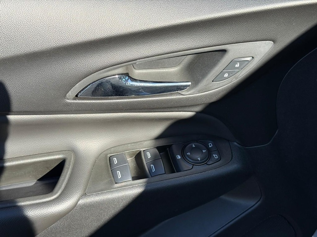 Chevrolet Equinox Vehicle Full-screen Gallery Image 16