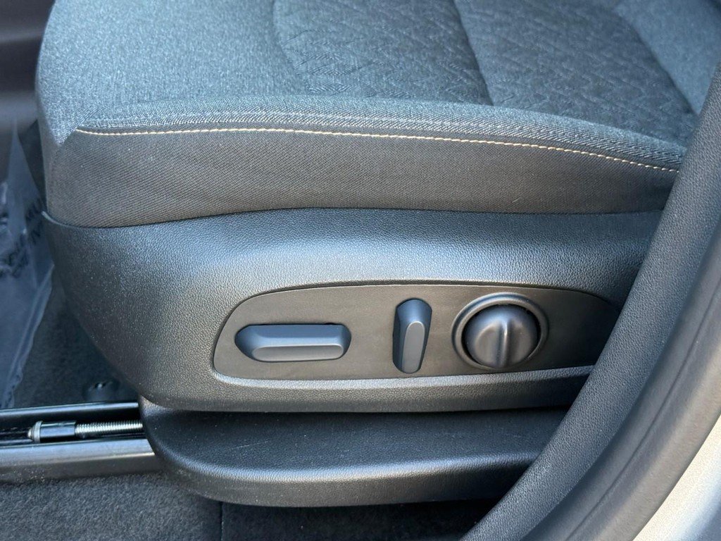 Chevrolet Equinox Vehicle Full-screen Gallery Image 18