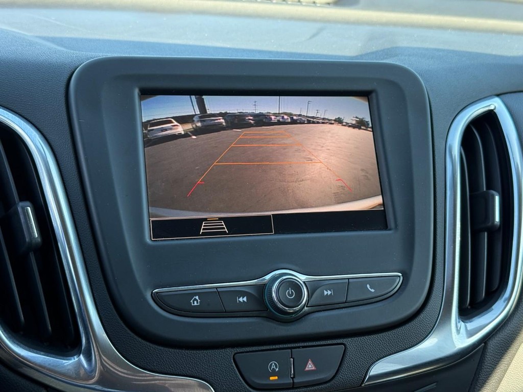 Chevrolet Equinox Vehicle Full-screen Gallery Image 24