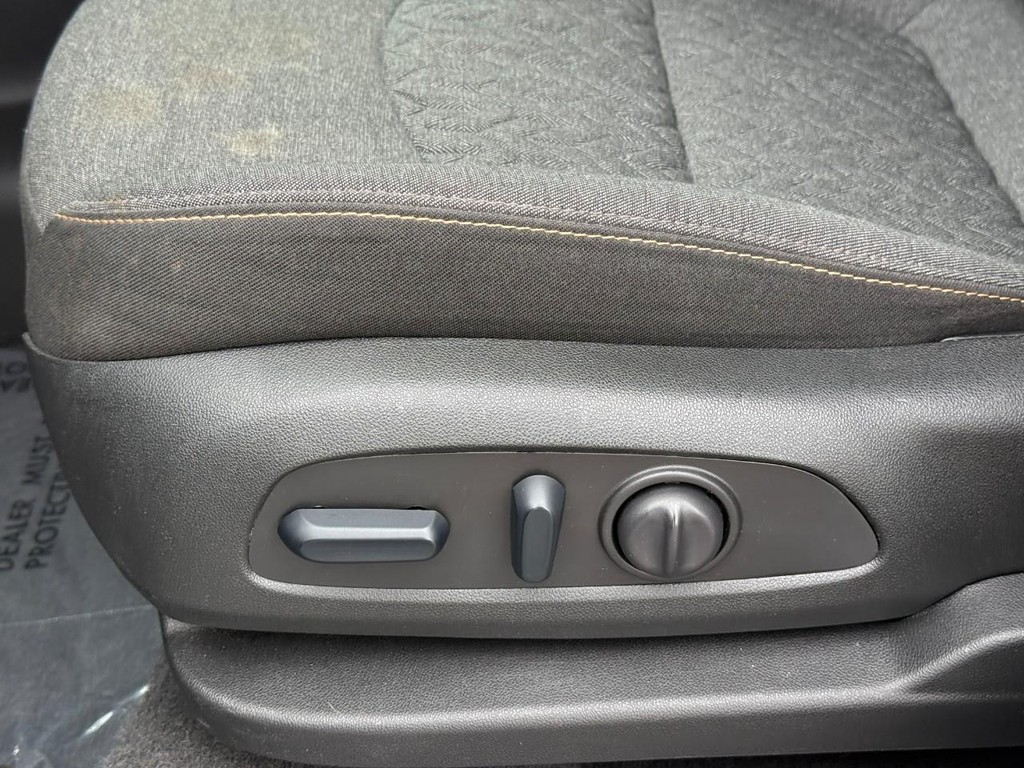 Chevrolet Equinox Vehicle Full-screen Gallery Image 17