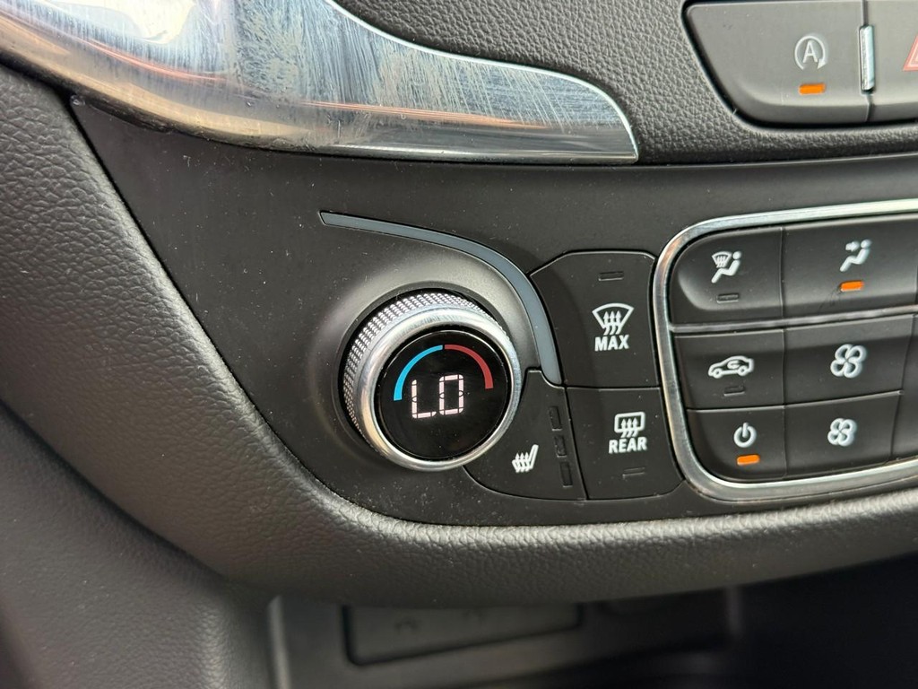 Chevrolet Equinox Vehicle Full-screen Gallery Image 21