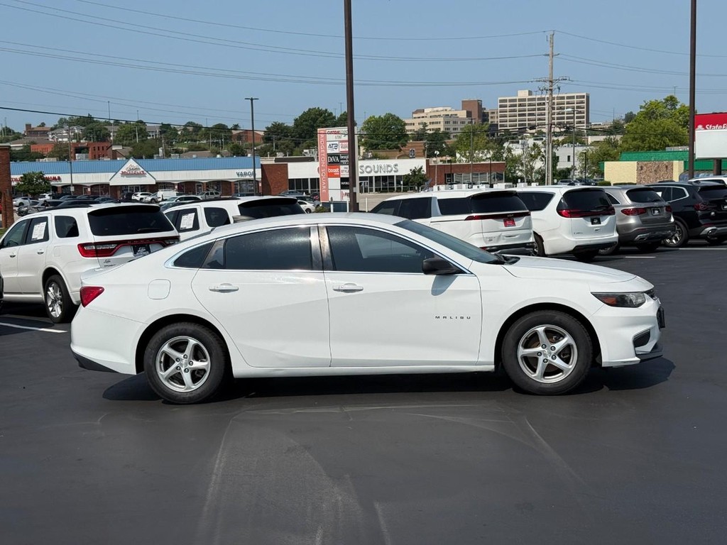 Chevrolet Malibu Vehicle Full-screen Gallery Image 02