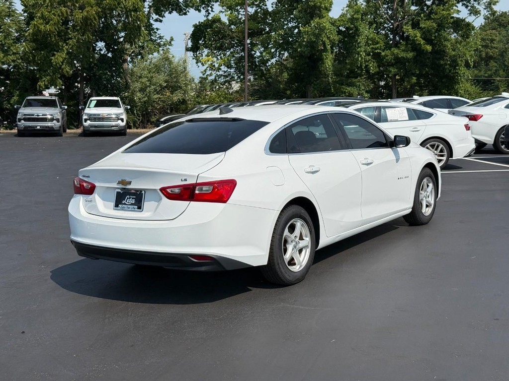 Chevrolet Malibu Vehicle Full-screen Gallery Image 03