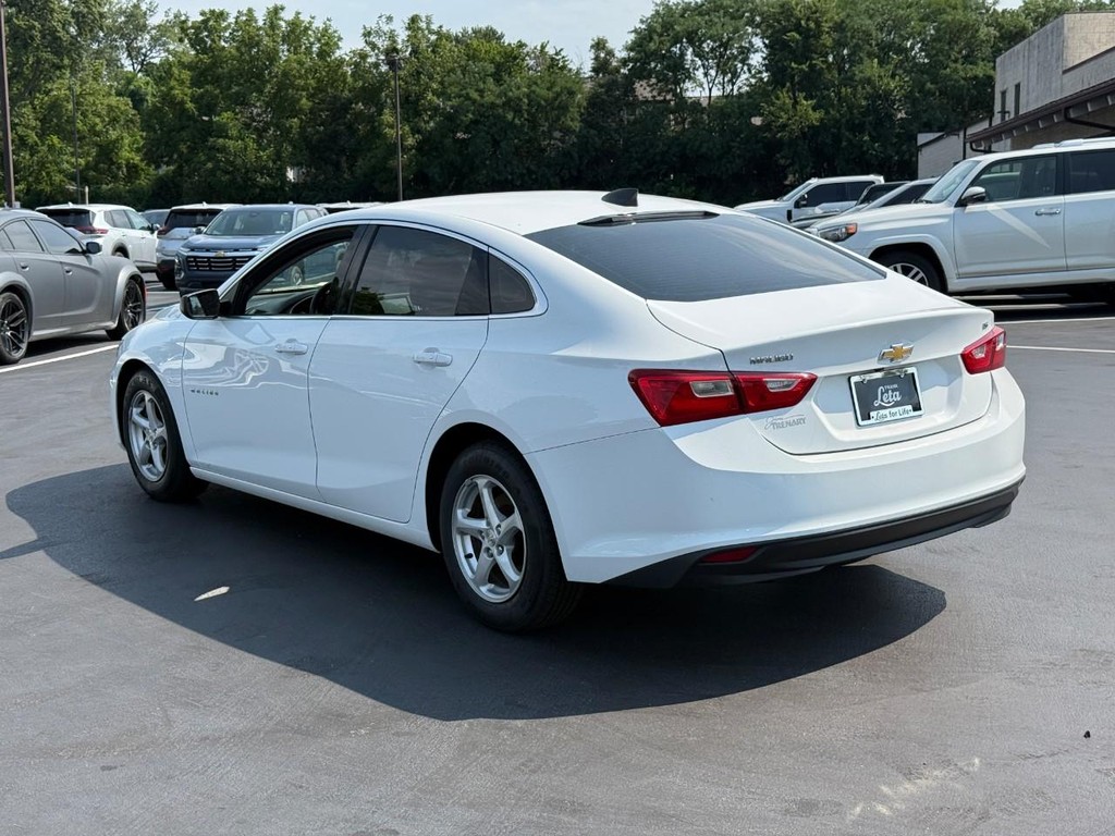 Chevrolet Malibu Vehicle Full-screen Gallery Image 04