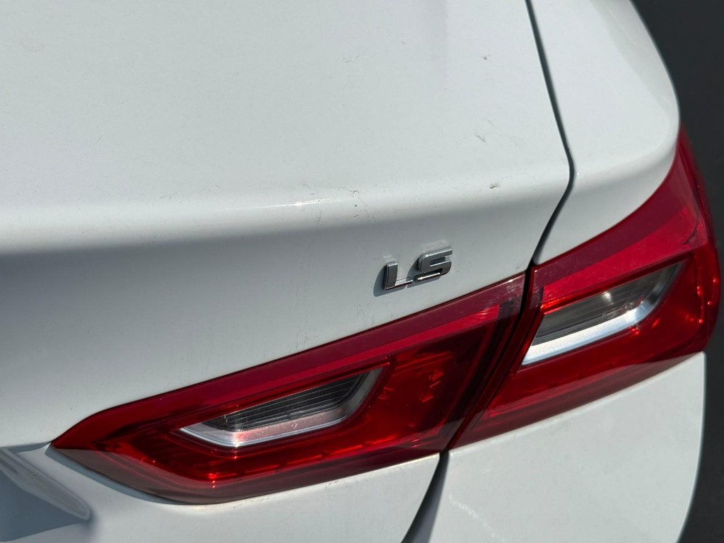 Chevrolet Malibu Vehicle Full-screen Gallery Image 07