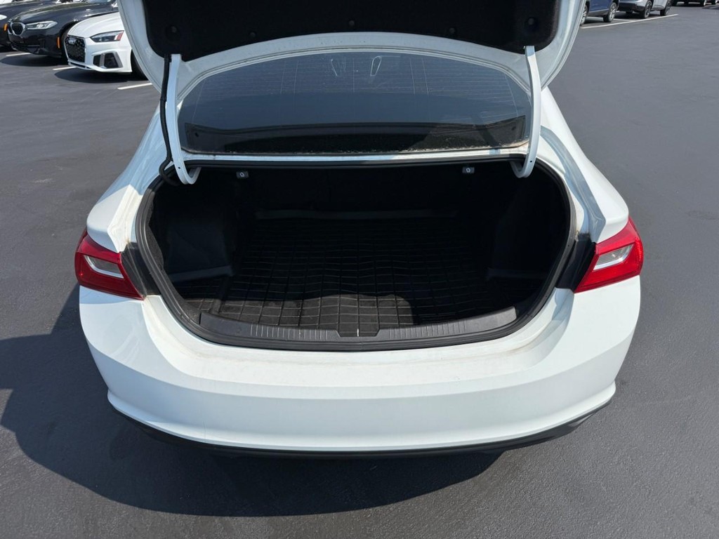 Chevrolet Malibu Vehicle Full-screen Gallery Image 08
