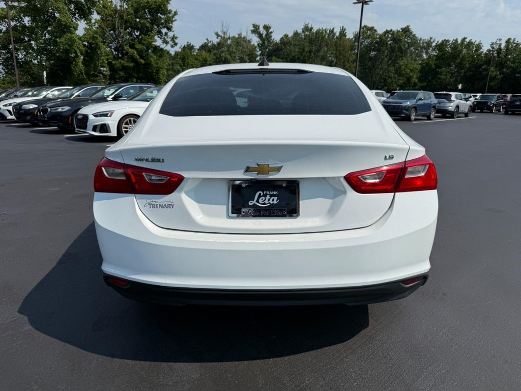 Chevrolet Malibu Vehicle Full-screen Gallery Image 09