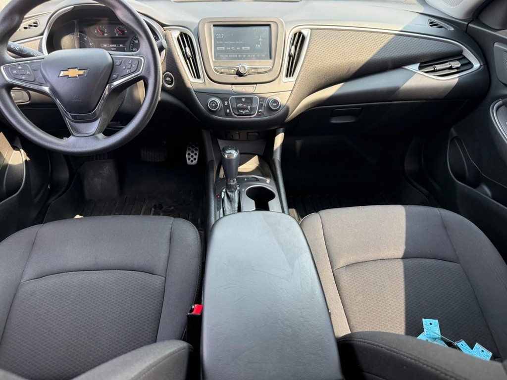 Chevrolet Malibu Vehicle Full-screen Gallery Image 12