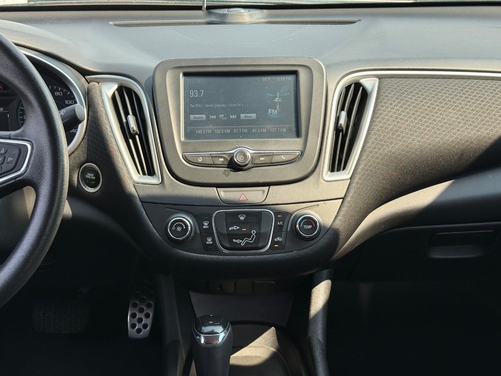 Chevrolet Malibu Vehicle Full-screen Gallery Image 14