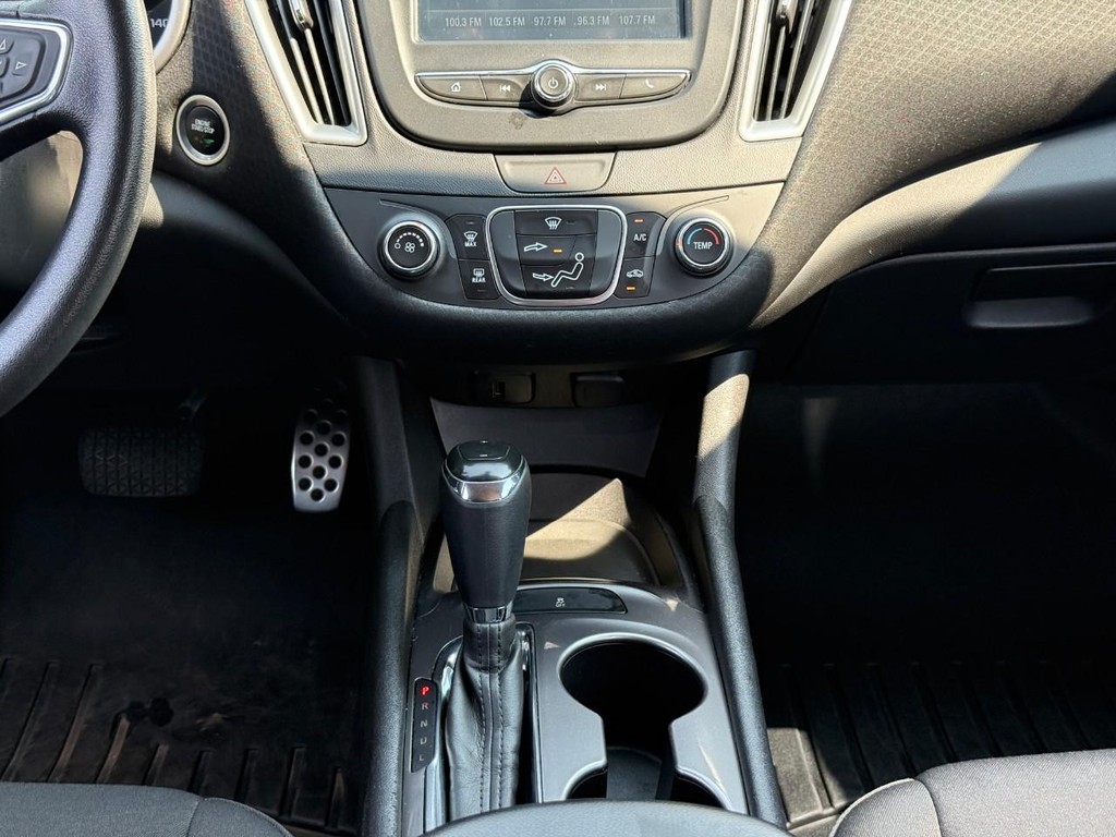 Chevrolet Malibu Vehicle Full-screen Gallery Image 15